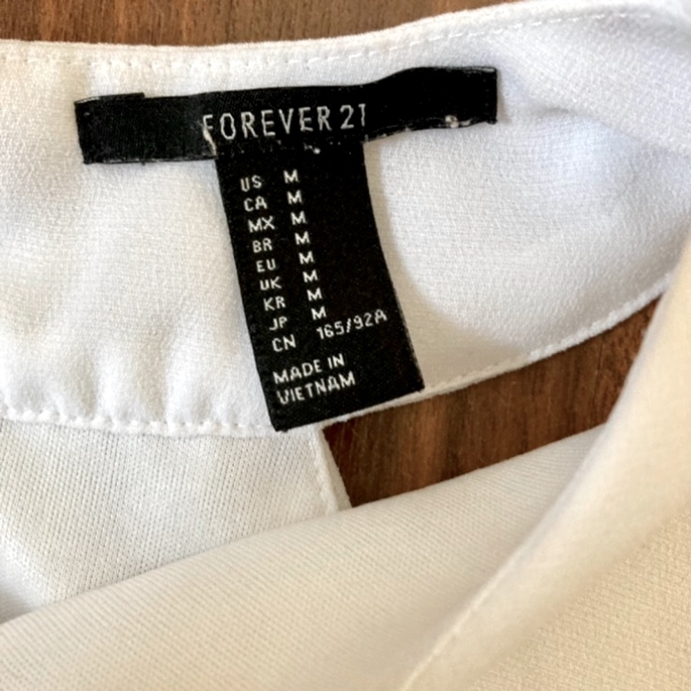 Bundle of Three Neutral Summer Tops - Picture 5 of 11